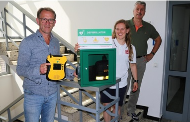 Hamburg - Neue Defibrillatoren für den Hamburger Fußballverband (HFV)